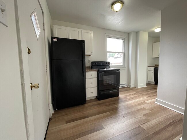 4721 Maripoe St, Unit #3 in Pittsburgh, PA - Foto de edificio - Building Photo