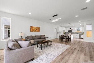 430 Dreiss St in San Antonio, TX - Building Photo - Building Photo