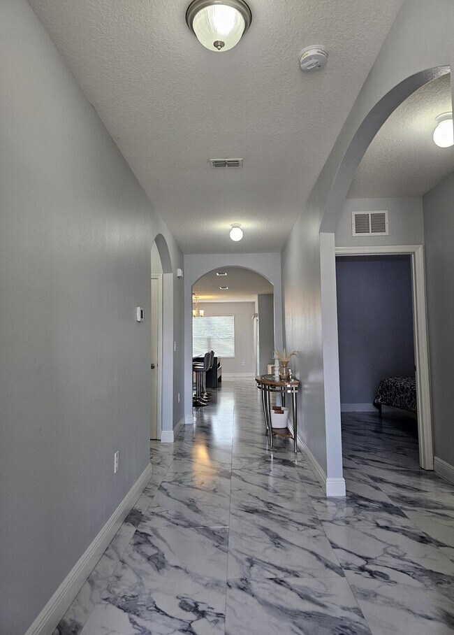 672 SW Sarazen Ave in Port St. Lucie, FL - Building Photo - Building Photo