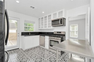1909 Banks St in Houston, TX - Building Photo - Building Photo