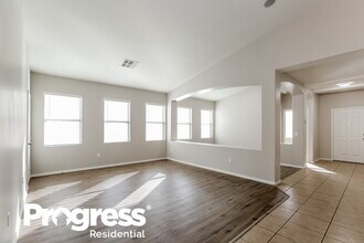 4130 W Vineyard Rd in Phoenix, AZ - Foto de edificio - Building Photo