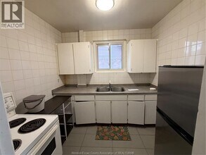 2250 Howard Ave in Windsor, ON - Building Photo - Building Photo