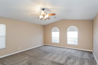 7125 W Tropical Island Cir in Las Vegas, NV - Foto de edificio - Building Photo
