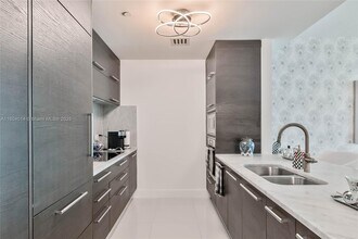 900 Biscayne Blvd, Unit 3710 in Miami, FL - Building Photo - Building Photo