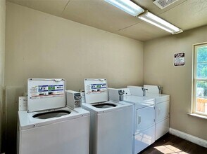 410 Bryan St, Unit 10 in Denton, TX - Building Photo - Building Photo