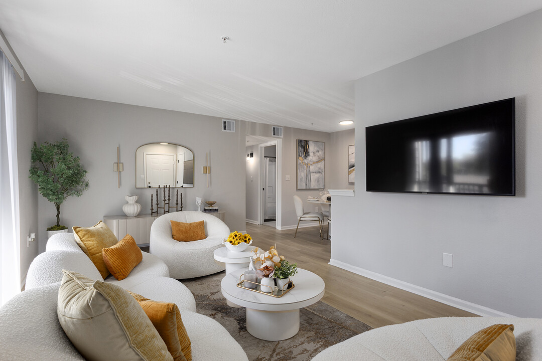 Shawnee Station in Shawnee, KS - Building Photo