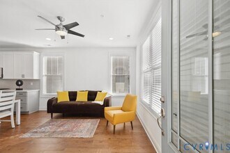 1722 Old Brick Rd in Glen Allen, VA - Foto de edificio - Building Photo