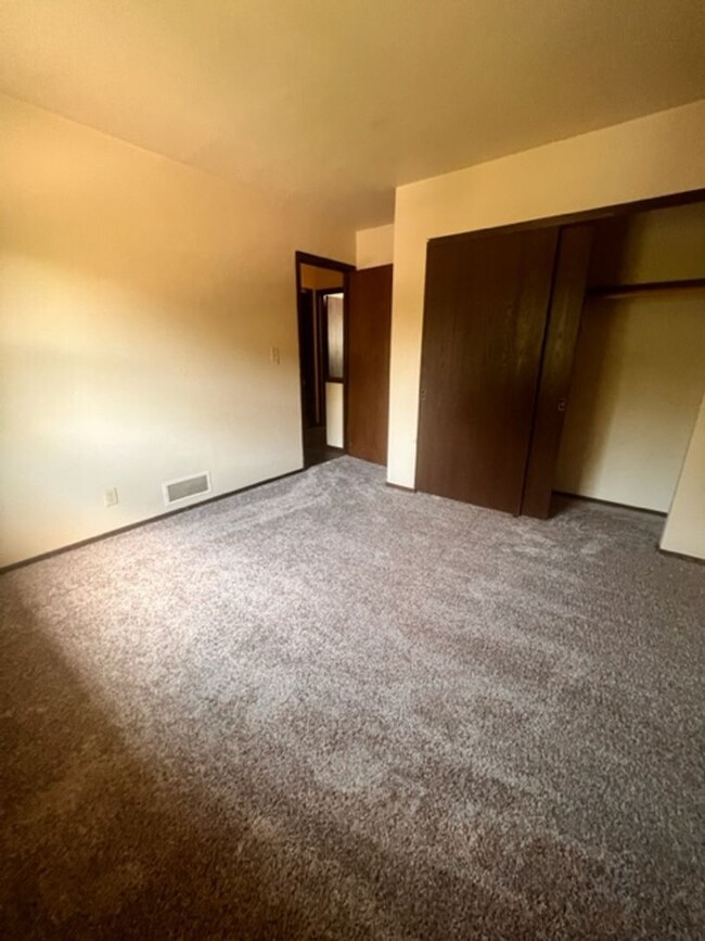 10132 W Jonen St in Milwaukee, WI - Building Photo - Building Photo