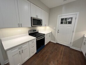 1250 W Eddy St, Unit 3 in Chicago, IL - Foto de edificio - Building Photo