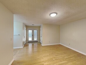 4569 S Landing Dr in Marietta, GA - Foto de edificio - Building Photo