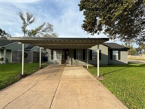 1117 Wimberly St in Angleton, TX - Building Photo - Building Photo