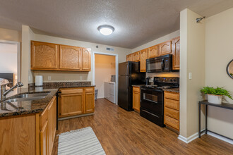 Polo Club Apartments - Unbeatable Location in West Des Moines, IA - Building Photo - Building Photo