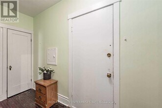 285-285 King St W in Hamilton, ON - Building Photo - Building Photo