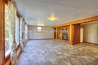 2952 SW Huber St in Portland, OR - Building Photo - Building Photo