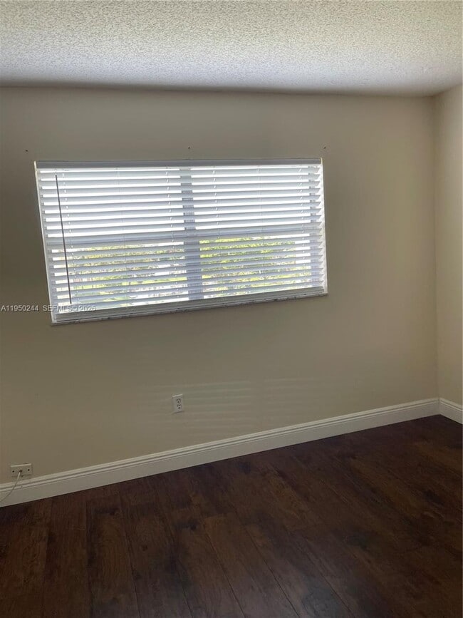 4785 SW 62nd Ave in Davie, FL - Building Photo - Building Photo