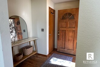 2921 Grizzly Dr in Ashland, OR - Building Photo - Building Photo
