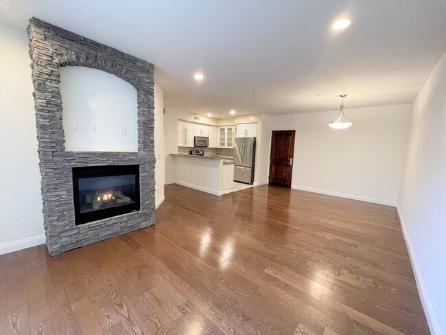 4550 Coldwater Canyon Ave in Los Angeles, CA - Building Photo - Building Photo