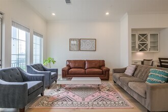 2017 Lou Ellen Ln in Houston, TX - Building Photo - Building Photo