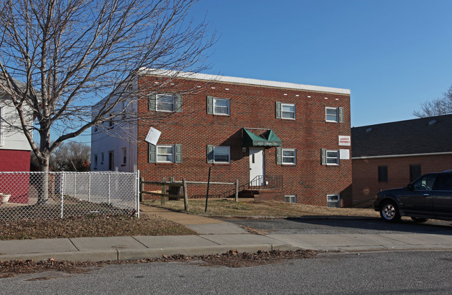 422 Arsan Ave in Baltimore, MD - Foto de edificio - Building Photo