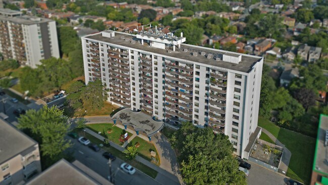 100 Gamble Ave in Toronto, ON - Building Photo - Building Photo