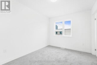 4902 Valera Rd in Burlington, ON - Building Photo - Building Photo