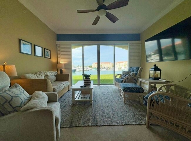 14 Harbour Isle Dr W in Fort Pierce, FL - Building Photo - Building Photo