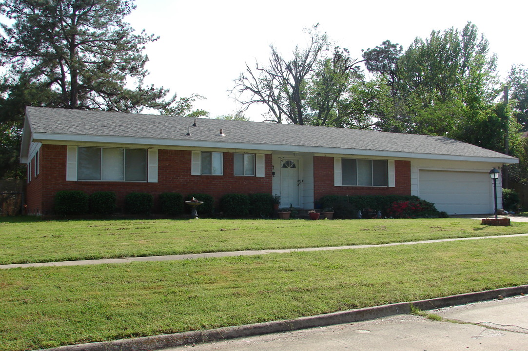 606 Garden Ln in Mcalester, OK - Building Photo