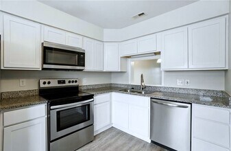 2333 Meadows Landing in Chesapeake, VA - Building Photo - Building Photo