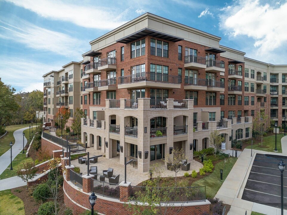 District West in Greenville, SC - Foto de edificio
