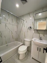 8-55 Wyckoff Ave in Queens, NY - Foto de edificio - Building Photo