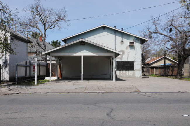 1315 E Market St in Stockton, CA - Foto de edificio - Building Photo