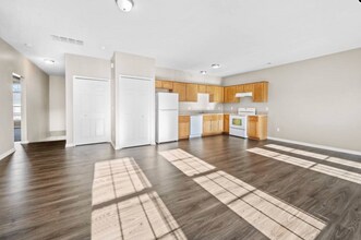 14196 Lakeside Blvd N in Shelby Township, MI - Foto de edificio - Building Photo