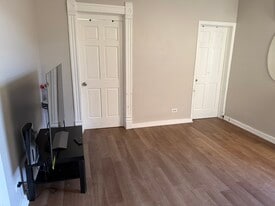 1529 W 18th St, Unit 2R in Chicago, IL - Building Photo