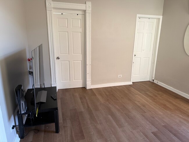 1529 W 18th St, Unit 2R