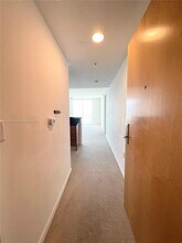 253 NE 2nd St, Unit 2409 in Miami, FL - Foto de edificio - Building Photo