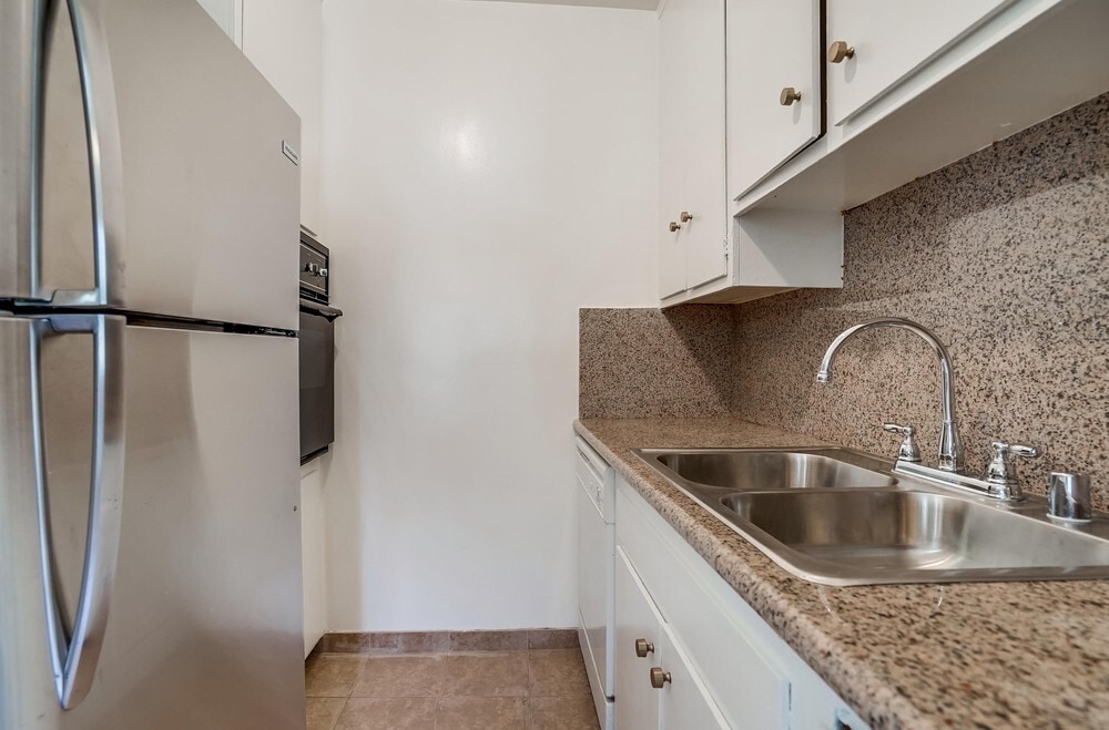 310 S Almont Dr, Unit #116 in Los Angeles, CA - Foto de edificio