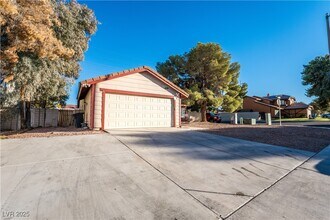 2364 Belvedere Dr in Henderson, NV - Building Photo - Building Photo