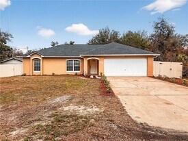 835 Lancaster Ave in Orange City, FL - Building Photo