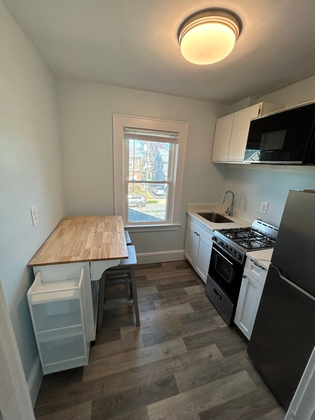 534 Park Pl, Unit 1 in Lyndhurst, NJ - Building Photo - Building Photo