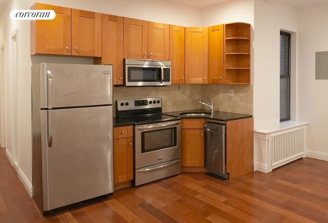 423 W 125th St in New York, NY - Building Photo - Building Photo