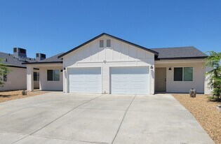 871 Baseline Rd in Bullhead City, AZ - Building Photo