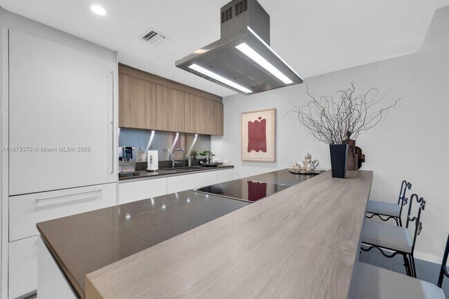 1000 Brickell Ave in Miami, FL - Building Photo - Building Photo