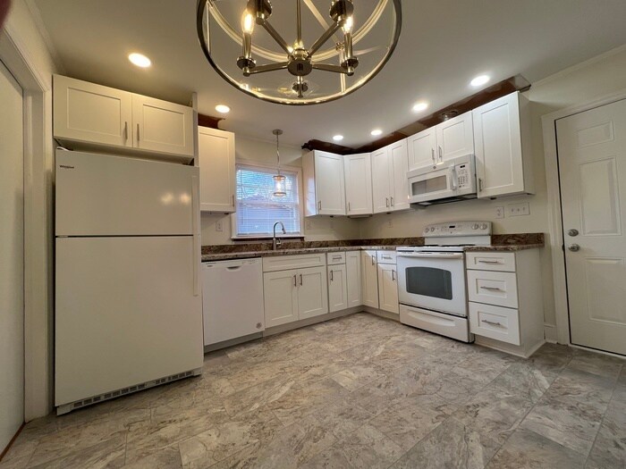 1920 Eastway Dr in Charlotte, NC - Foto de edificio