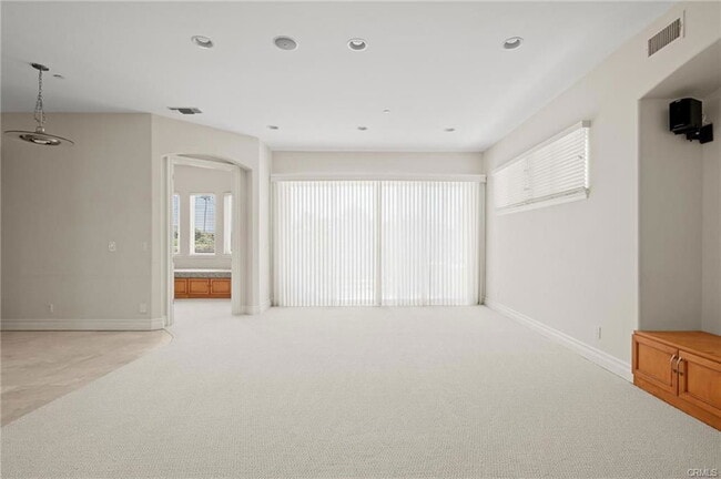 property at 711 N Paulina Ave
