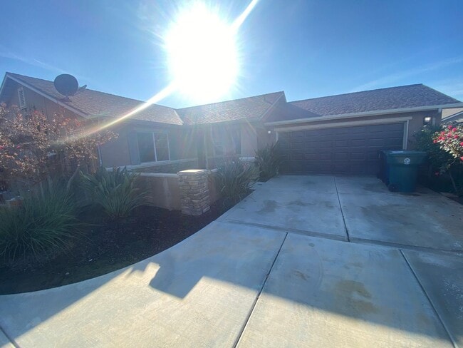 432 Edgewater St in Tulare, CA - Building Photo - Building Photo