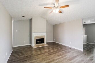 5711 Meadowview Rd in Rex, GA - Building Photo - Building Photo