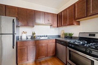 3726 N Pine Grove Ave, Unit E1 in Chicago, IL - Building Photo - Building Photo