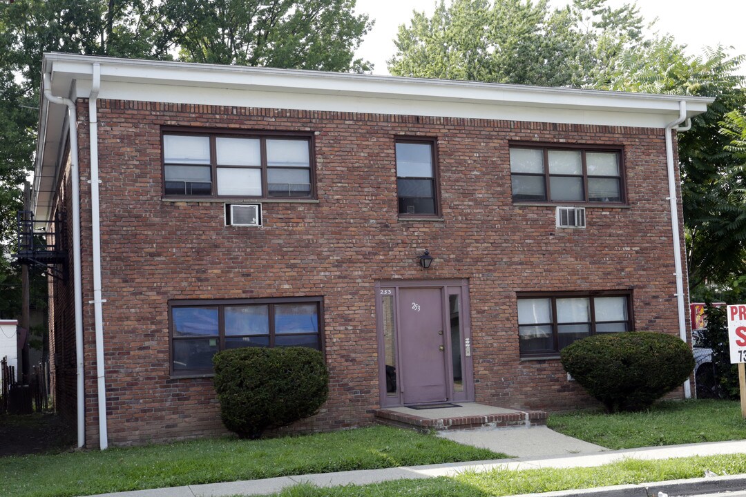 253 Sanford St in East Orange, NJ - Building Photo