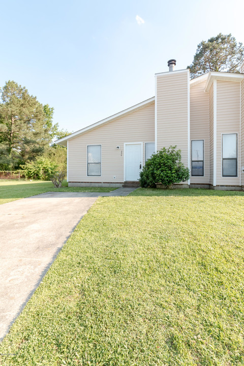 234 Yaupon Dr in Jacksonville, NC - Foto de edificio