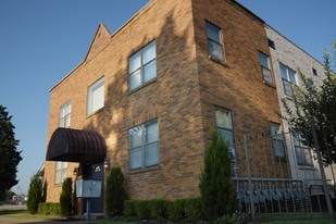 1312 S Quaker Ave, Unit 9